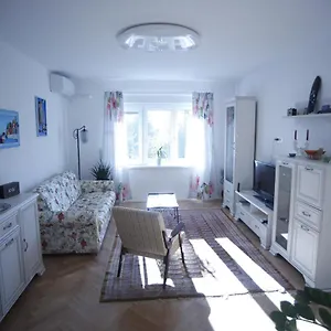https://apartman-mami-krok.primorje-gorskikotar.com